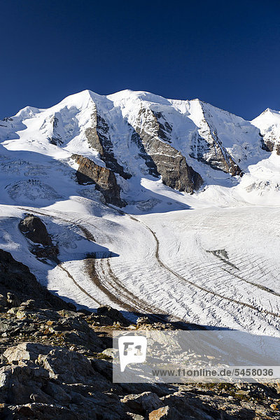 Beim Aufstieg zum Piz Palü  vorne der Persgletscher  Graubünden  Schweiz  Europa