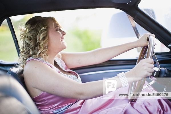 Jugendlicher  Kleid  Auto  fahren  Mädchen