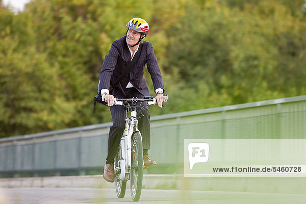 Geschäftsmann  fahren  Brücke  Fahrrad  Rad