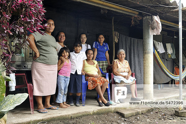Family outside their house  El Angel  Bajo Lempa  El Salvador  Central America  Latin America