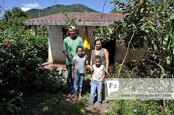 Wohnhaus Produktion frontal Mittelamerika 2 Hilfe lateinamerikanisch Freiheit Erdbeben El Salvador Organisation Thema