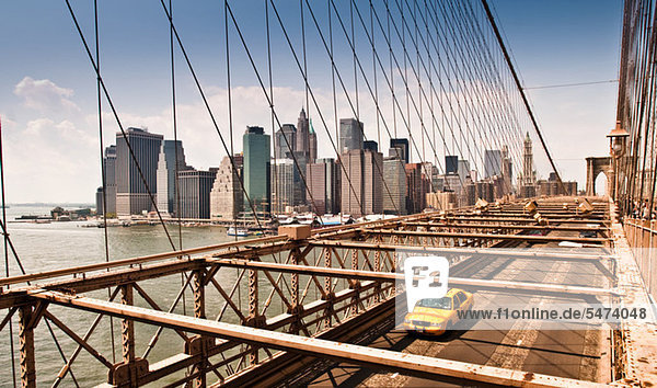 Yellow taxi cab crossing Manhattan Bridge  Manhattan  New York  USA
