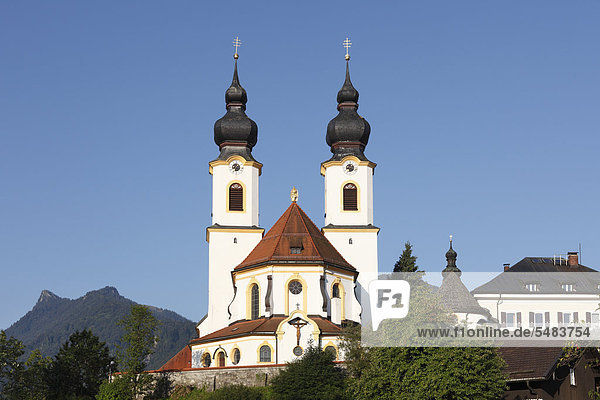 Pfarrkirche Darstellung des Herrn oder auch Pfarrkirche Maria Lichtmess  Aschau im Chiemgau  Oberbayern  Bayern  Deutschland  Europa