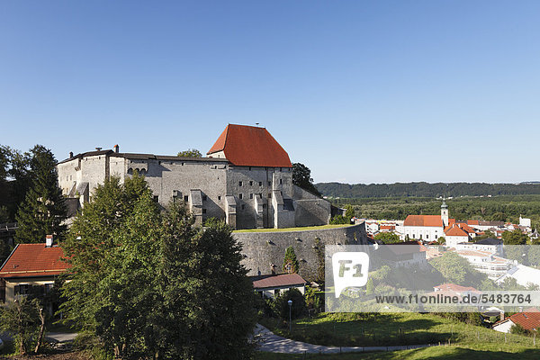 Burg Tittmoning  Rupertiwinkel  Oberbayern  Bayern  Deutschland  Europa  ÖffentlicherGrund