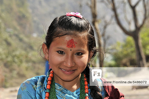 Nepalesische Schülerin  Portrait  Pokhara  Nepal  Asien