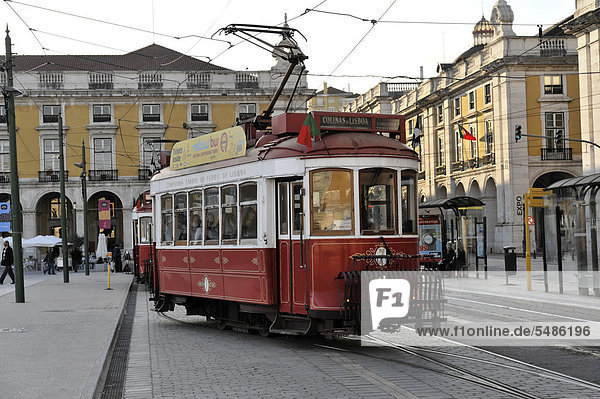 Yellowbus Official Sightseeing Tours  Straßenbahnrundfahrten  Lissabon  Lisboa  Portugal  Europa