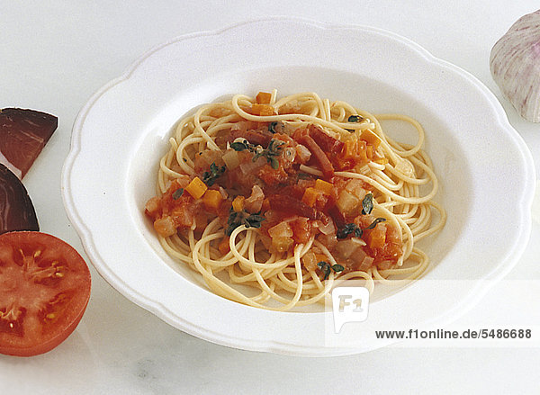 Spaghetti mit Tomatensugo  Italien  Rezept gegen Gebühr erhältlich