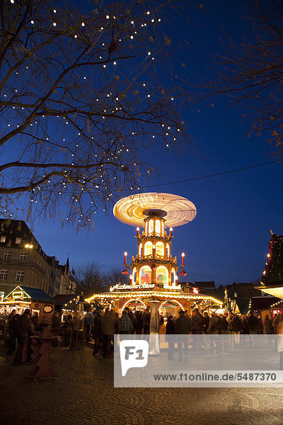Christmas market at Muensterplatz square at dusk  Bonn  Rhineland  North Rhine-Westphalia  Germany  Europe