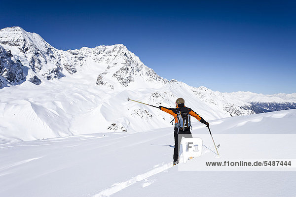 Cross-country skiers ascending Hintere Schoentaufspitze Mountain  Solda in winter  with the Ortler and Zebru mountains at the rear  Alto Adige  Italy  Europe