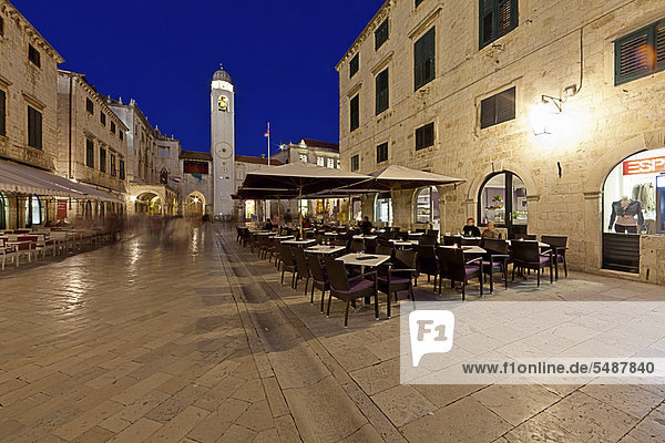Restaurant in the old town of Dubrovnik at night  UNESCO World Heritage Site  bell tower and Sponza Palace at back  central Dalmatia  Dalmatia  Adriatic coast  Croatia  Europe  PublicGround