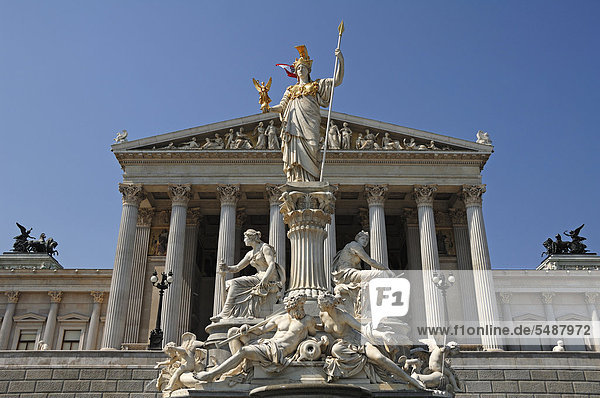 Österreichisches Parlamentsgebäude  1861 gebaut  davor die Skulptur der Pallas Athene  Dr.-Karl-Renner-Ring  Wien  Österreich  Europa