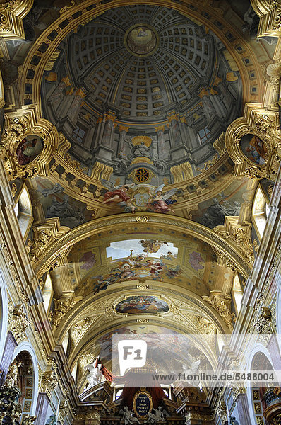Deckengewölbe in der Jesuitenkirche mit perspektivisch illusionistischer Malerei von 1703 von Adrea Pozzo  Doktor-Ignaz-Seipel-Platz 1  Wien  Österreich  Europa