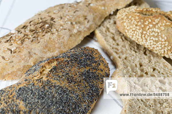 Selbstgebackene Brötchen Sesambrötchen Mohnbrötchen und Schwäbische Seele
