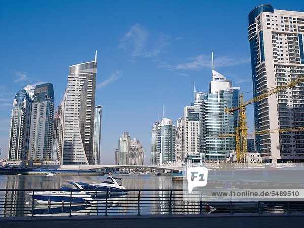 Vereinigte Arabische Emirate  Dubai  Dubai Marina  Stadtansicht mit Marina