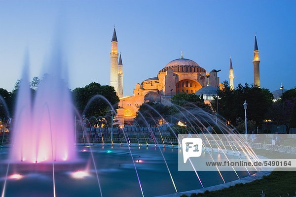 Turkey  Istanbul  Sultanahmet  People watching light show of fountain with Haghia Sophia in background