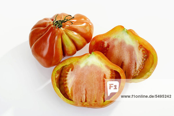 Ochsenherztomaten  ganz und halbiert