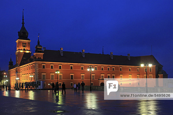 Royal Castle  Castle square  twilight  Warsaw  Mazovia  Poland  Europe