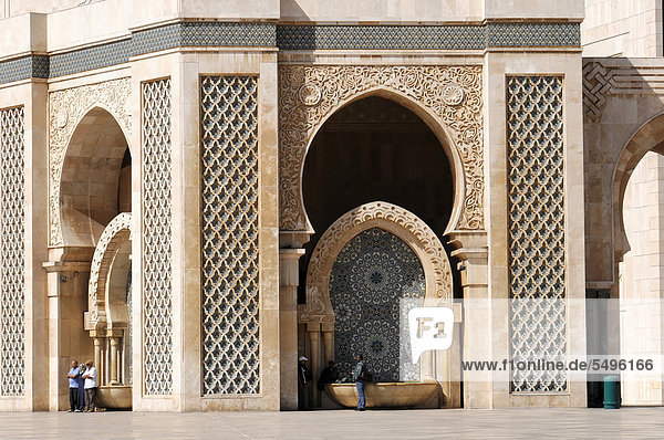 Fountain at the Hassan II Mosque  Grand Mosque of Hassan II  Casablanca  Morocco  North Africa  Africa