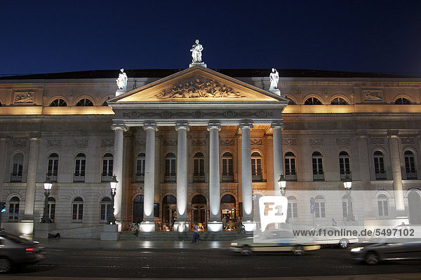 Teatro Nacional  Nationaltheater bei Nacht  am Platz Praca Dom Pedro IV  Rossio  Stadtteil Baixa  Lissabon  Portugal  Europa