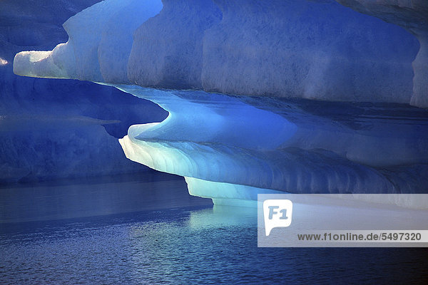 Structure of an iceberg  Perito Moreno glacier  High Andes  near El Calafate  Patagonia  Argentina  South America