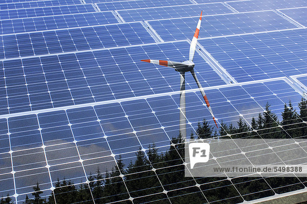 Windturbine Windrad Windräder Illustration Spiegelung Sonnenenergie Symbol