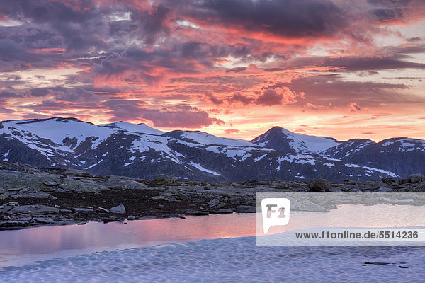 Berge über dem Blakkadal-Tal  Saltfjellet-Svartisen-Nationalpark  Provinz Nordland  Norwegen  Skandinavien  Europa