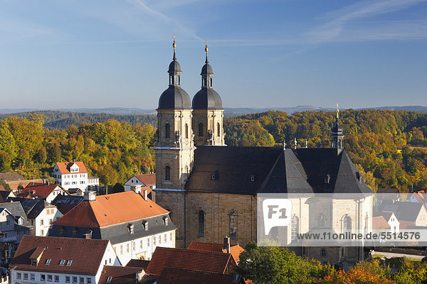 Gößweinstein mit Wallfahrtskirche zur Heiligen Dreifaltigkeit  Fränkische Schweiz  Oberfranken  Franken  Bayern  Deutschland  Europa  ÖffentlicherGrund