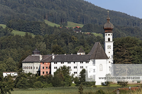 Ehemaliges Kloster Höglwörth  Gemeinde Anger  Rupertiwinkel  Oberbayern  Bayern  Deutschland  Europa  ÖffentlicherGrund