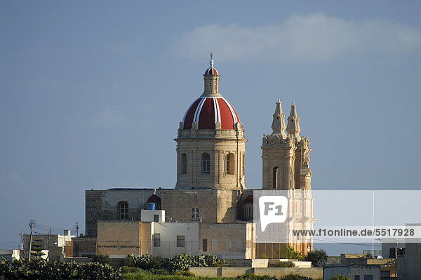 Kirche von Gharb mit roter Kuppel  Ghasri  Gozo  Malta  Europa