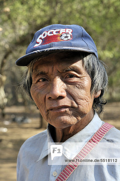 Portrait of an indigenous man from the Wichi Indians tribe  San JosÈ  Gran Chaco  Salta  Argentina  South America