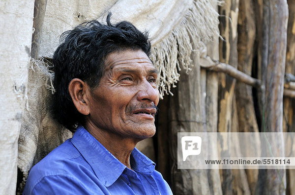 Portrait eines Caciquen vom Volk der Wichi  60 Jahre  Gemeinde San JosÈ  Gran Chaco  Salta  Argentinien  Südamerika