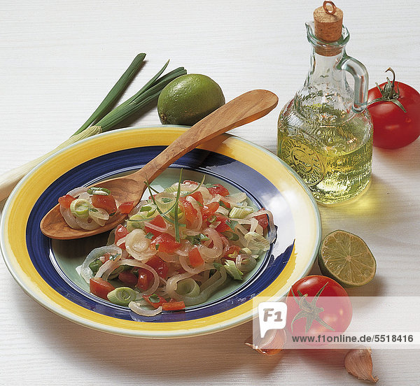 Zwiebelsalat mit Tomaten  Brasilien  Rezept gegen Gebühr erhältlich