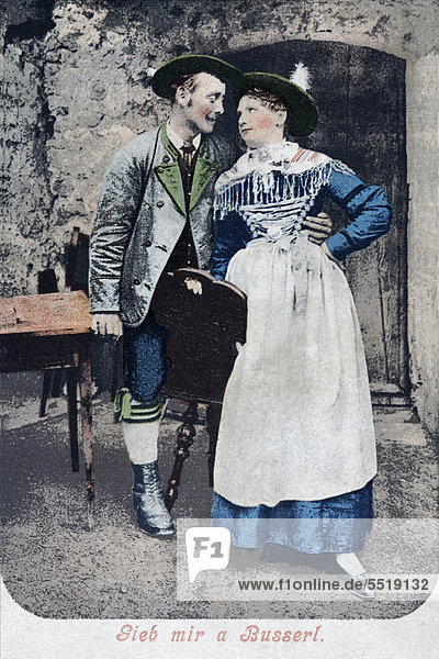 Liebespärchen in alpenländischer Tracht  historische Postkarte  um 1900  Österreich