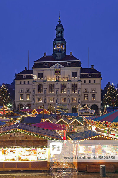 Weihnachtsmarkt  Rathaus  Lüneburg  Niedersachsen  Deutschland  Europa