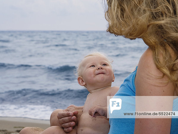Strand  halten  Mutter - Mensch  Baby