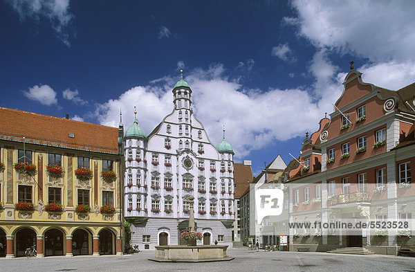 Rathaus mit Steuerhaus und Großzunft  Memmingen  Unterallgäu  Allgäu  Bayern  Deutschland  Europa  ÖffentlicherGrund