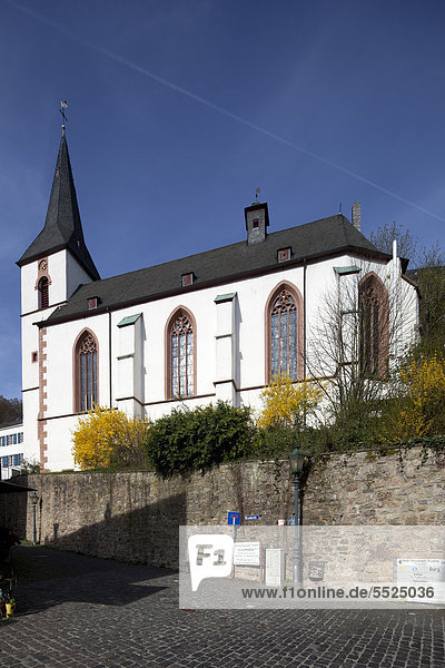 Kirche St. Mariä Himmelfahrt  Blankenheim  Eifel  Nordrhein-Westfalen  Deutschland  Europa  ÖffentlicherGrund
