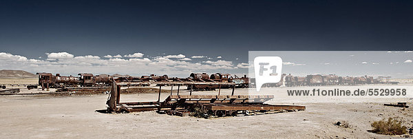 Eisenbahnfriedhof bei Uyuni  Bolivien