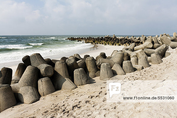 Tetrapoden zur Strandbefestigung bei Hörnum auf Sylt  Nordfriesland  Schleswig-Holstein  Deutschland  Europa