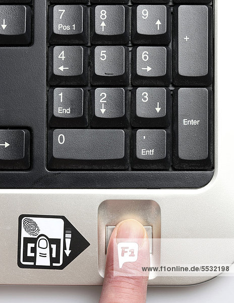 Computertastatur mit Fingerabdruck-Lesegerät  nur registrierte Nutzer können den Computer bedienen  nachdem ihr Fingerabdruck als genehmigter Benutzer identifiziert wurde