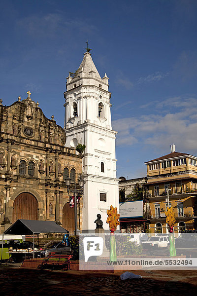 Plaza de la Independencia und die Kathedrale in der Altstadt Casco Viejo  Panama Stadt  Panama  Mittelamerika