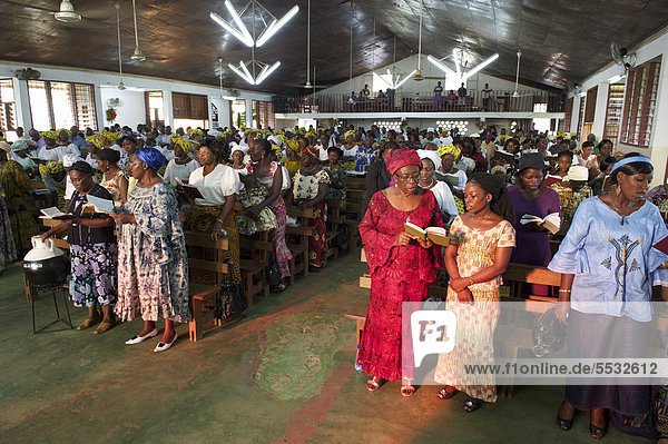 Sonntagsgottesdienst der Presbyterian Church  Lime  Kamerun  Afrika