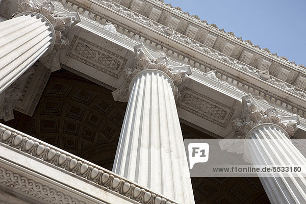 Säulen aus Marmor  Rückseite des Monuments Il Vittoriano  Rom  Italien  Europa