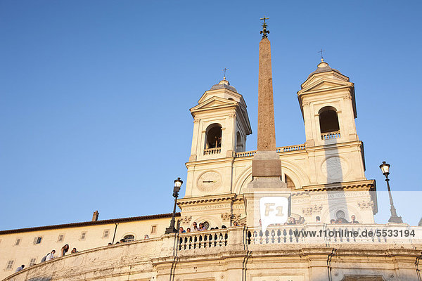 Kirche Trinit‡ dei Monti im Abendlicht  Piazza Spagna  Spanische Treppe  Rom  Italien  Europa