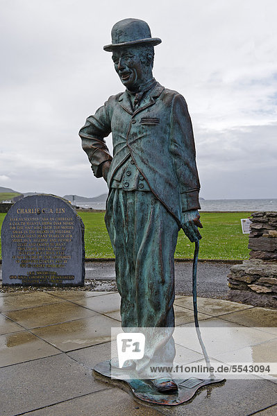 Denkmal Charlie Chaplin  1889 - 1977  von Alan Ryan Hall  Waterville  Ring of Kerry  County Kerry  Irland  Europa