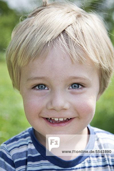 Zweijähriger Junge  Portrait
