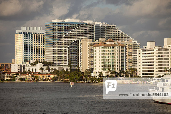 Vereinigte Staaten von Amerika USA Florida Fort Lauderdale Wohnhochhäuser
