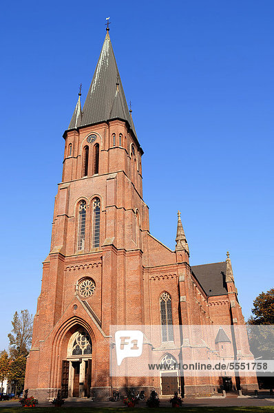 St. Antonius-Kirche in Papenburg  Ostfriesland  Niedersachsen  Deutschland  Europa