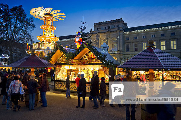 Weihnachtsmarkt  Karlsruhe  Baden-Württemberg  Deutschland  Europa