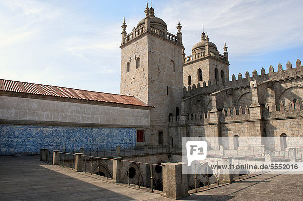 Da SÈ Kathedrale  Barredo Viertel  Porto  UNESCO-Weltkulturerbe  Portugal  Europa